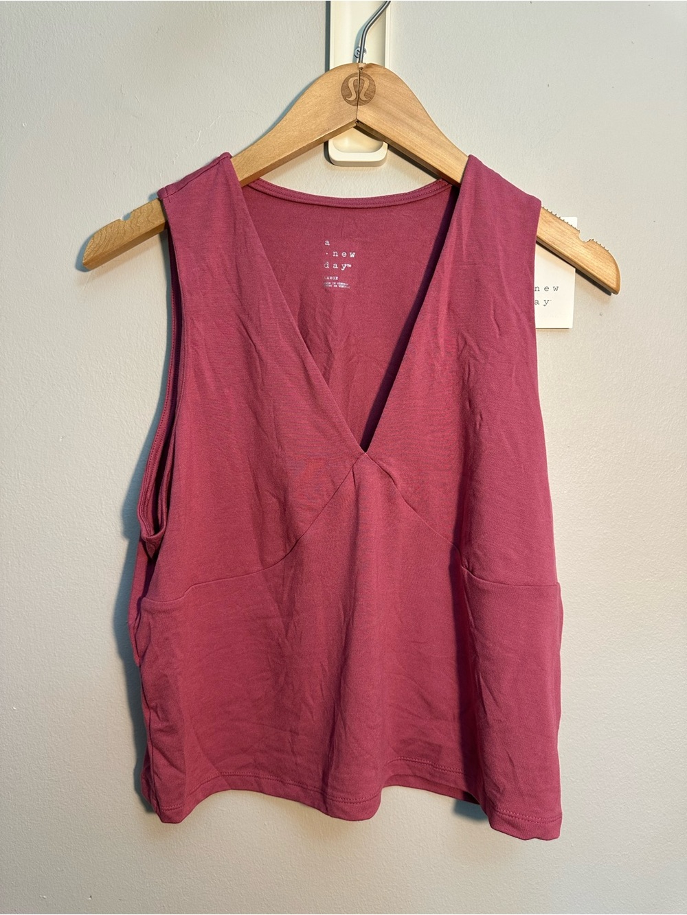 A New Day Women’s V-neck Sleeveless Top Deep Pink Size Large